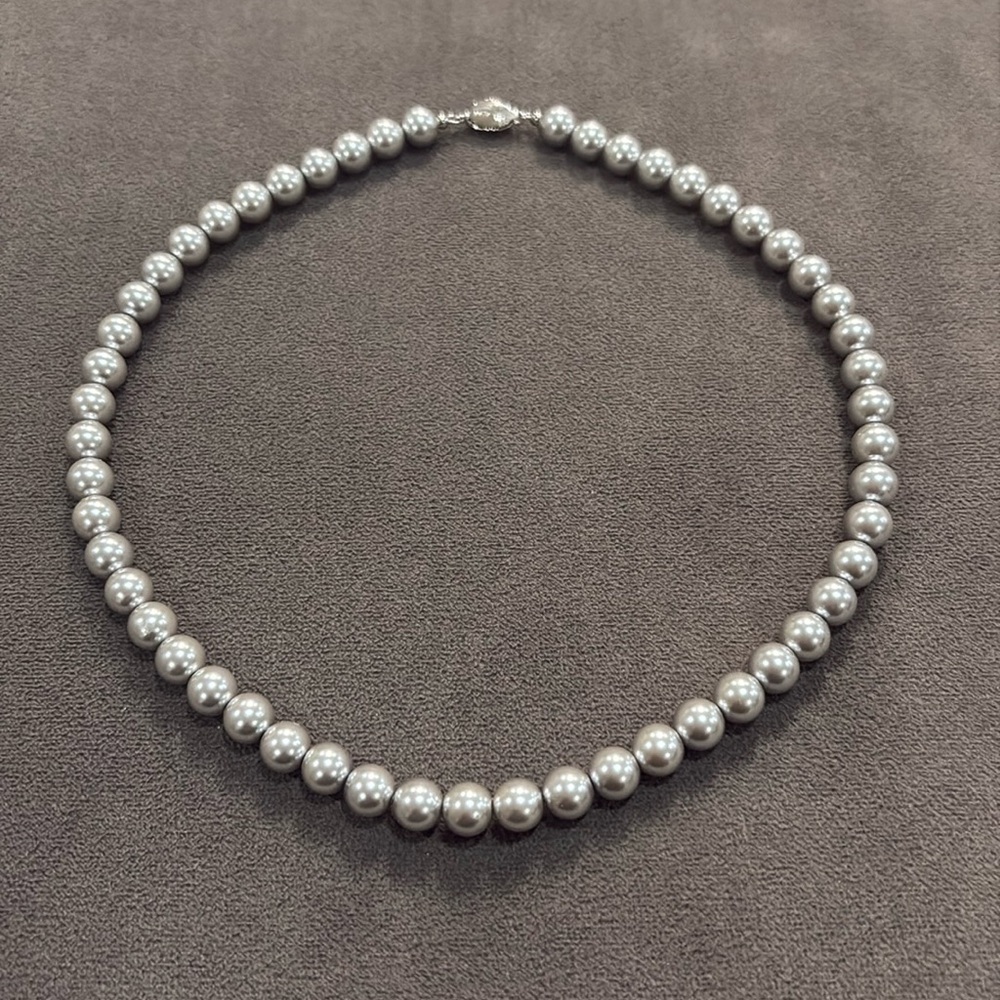 pearl necklace